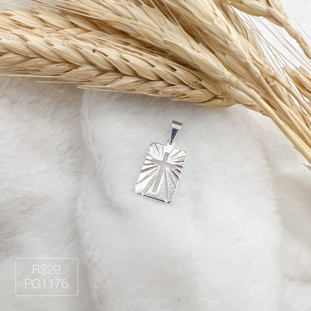 Pingente Quadrado Cruz Vazada Prateado